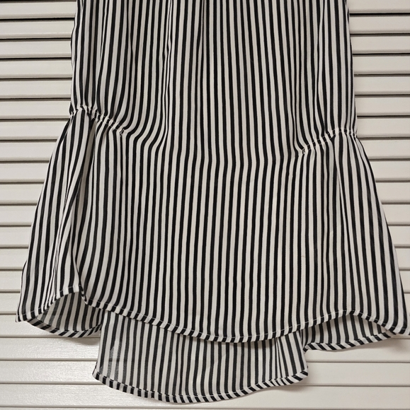 H&M - Black & White Sleeveless Lightweight Stripe Top With Keyhole Back Detail - Picture 3 of 8